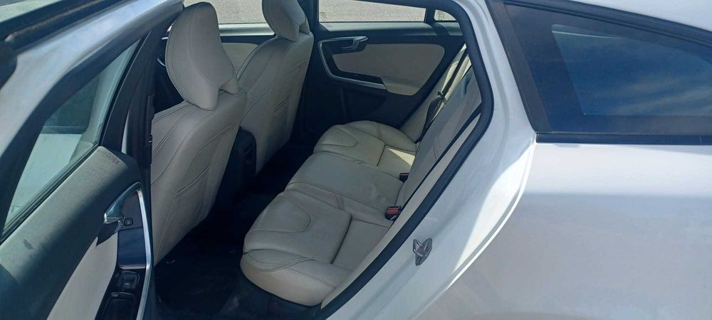 VOLVO V60 D5 plug in  2015