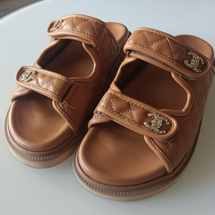 Klapki Chanel nowe.