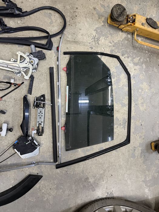 комплект задніх правих дверей Lexus nx 16-22р, внутрянка