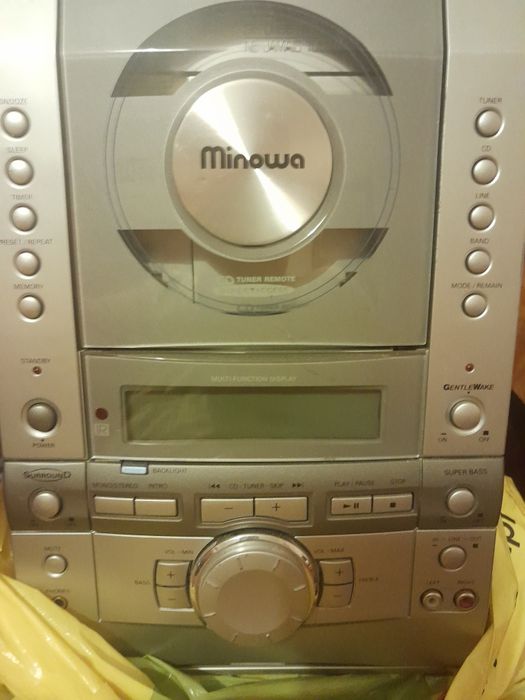 Minova wieża stereo