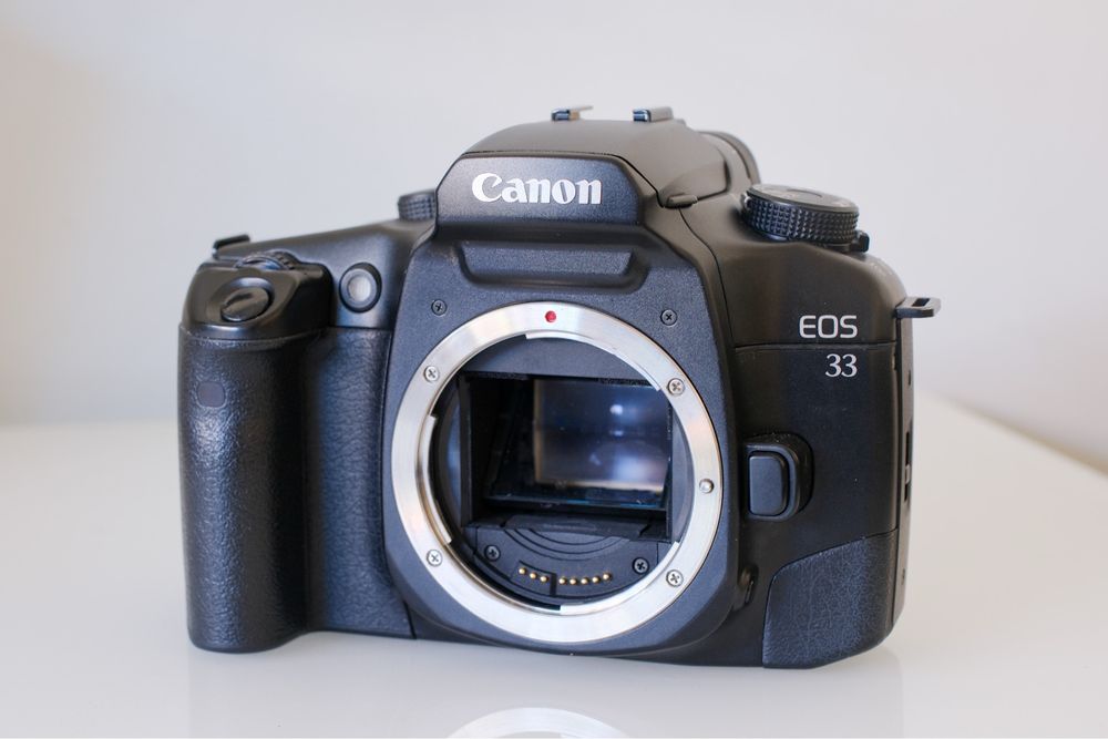 Câmara Fotográfica Analógica: Canon EOS 33