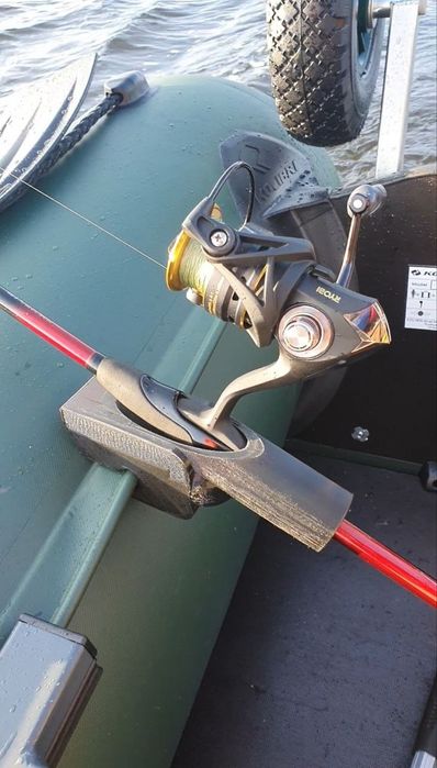Тримач для спінінга на човен