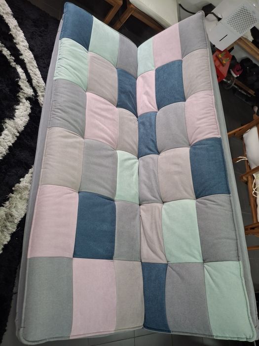 Sofá 3 lugares cama,praticamente novo