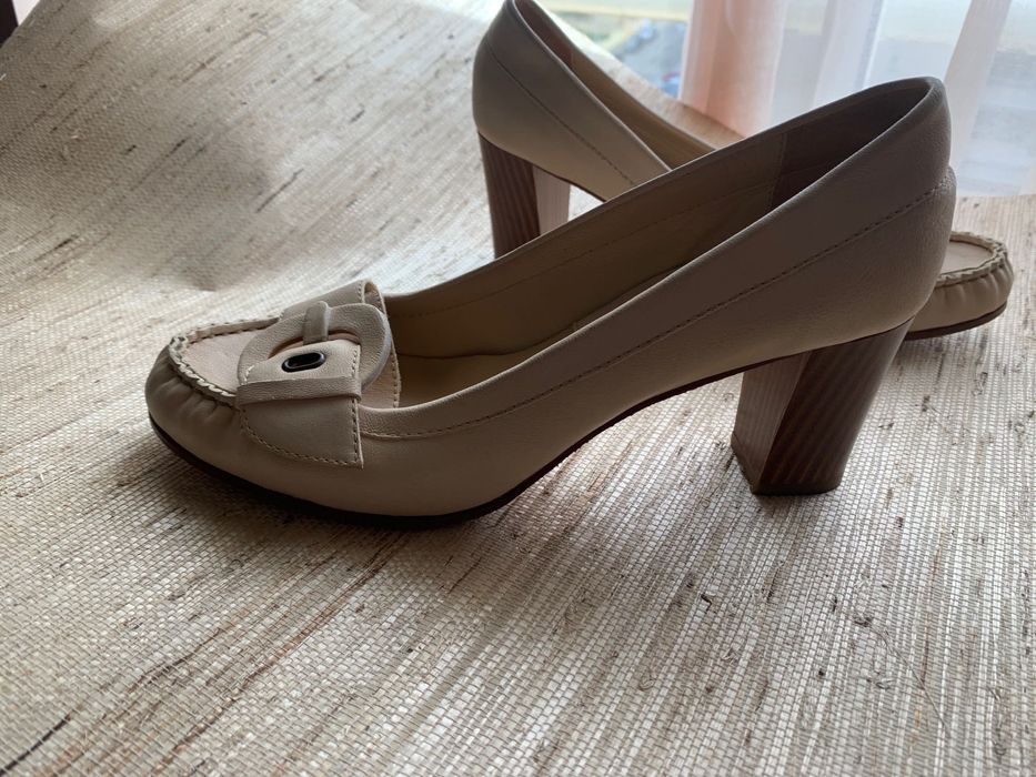 sapatos bege senhora