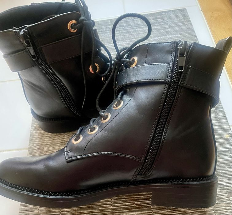 Кожані ботіночки Kiabi