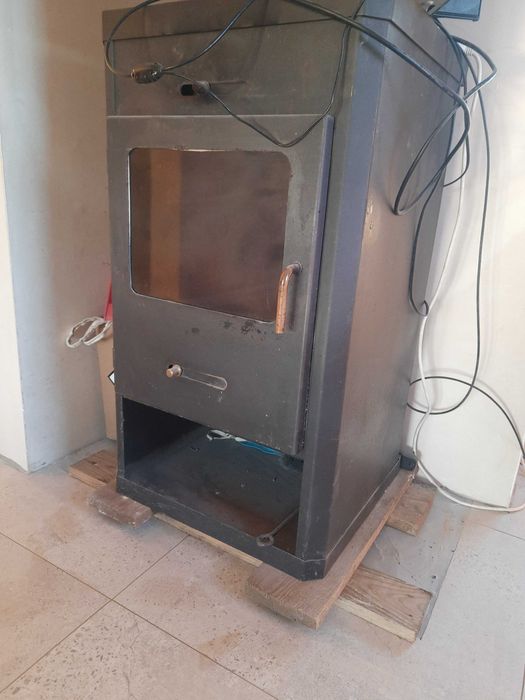 Piec typu koza na budowę