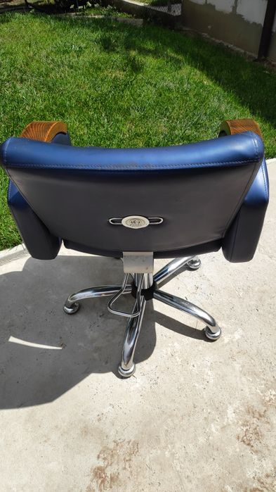 Продам перукарські крісла