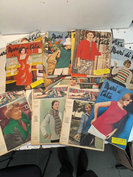 Revistas antigas de moda e bordados Mani di Fata ( 33 -algumas datas de 1952-1967)