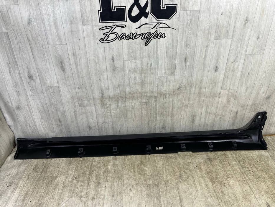 Порог правый Volvo V60 2 CC (2018 - 2024 г.) накладка порога 31463770