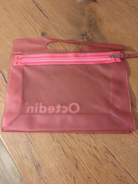 Rozowa wodoodporna kosmetyczka