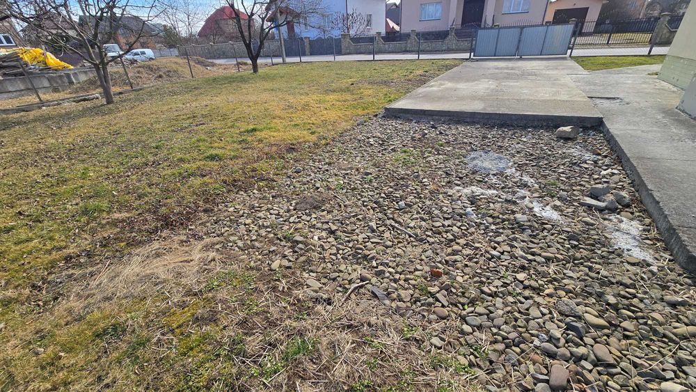 Добротний напівособняк з ремонтом та ділянкою у чудовому місці