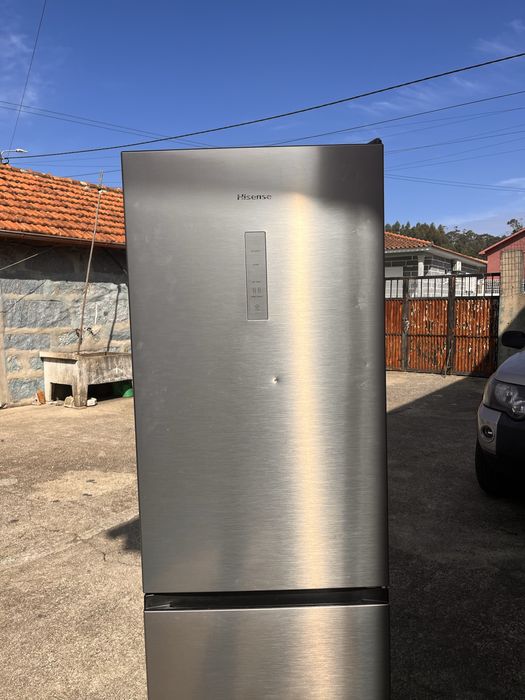Frigorífico Combinado HISENSE - 304L - 186 cm - INOX