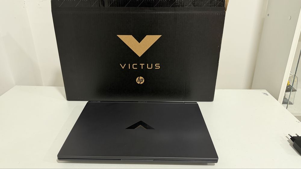 HP Victus RTX4050/ intel i5 / 16gb ram