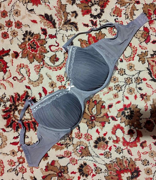 Бюстгальтер жіночий