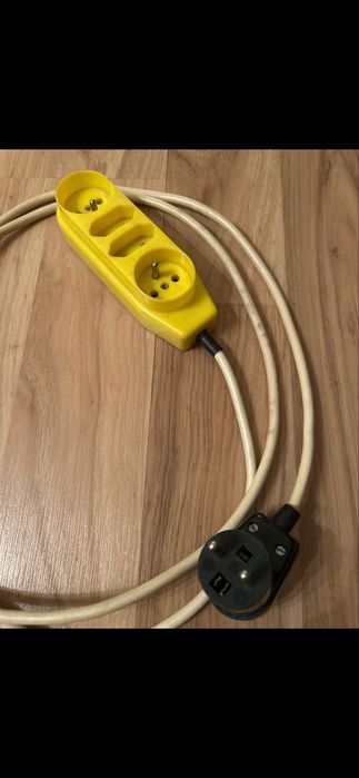 Przedłużacz elektryczny o długości 1,9 m