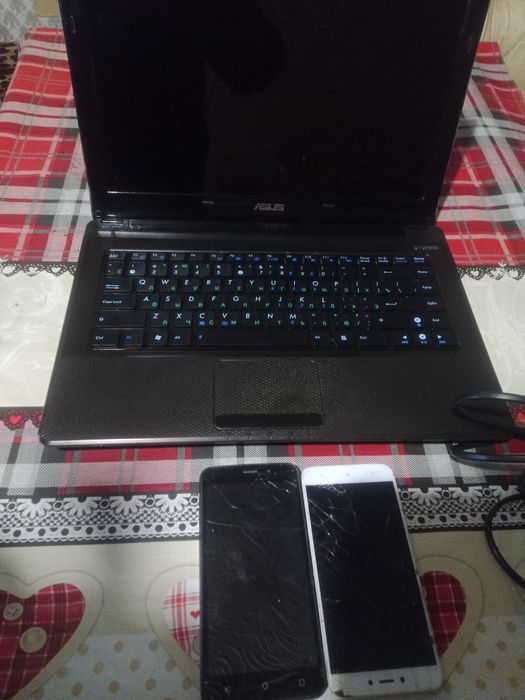 Продам на запчасти ноутбук асус
