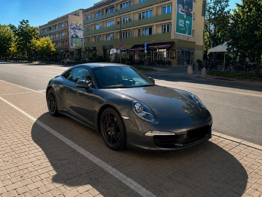 911