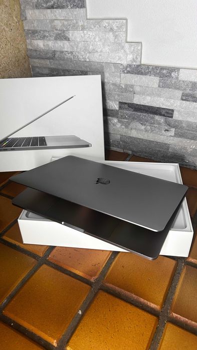 MacBook Pro 2019 13” i5 8Gb 128Gb - Cinzento Espacial