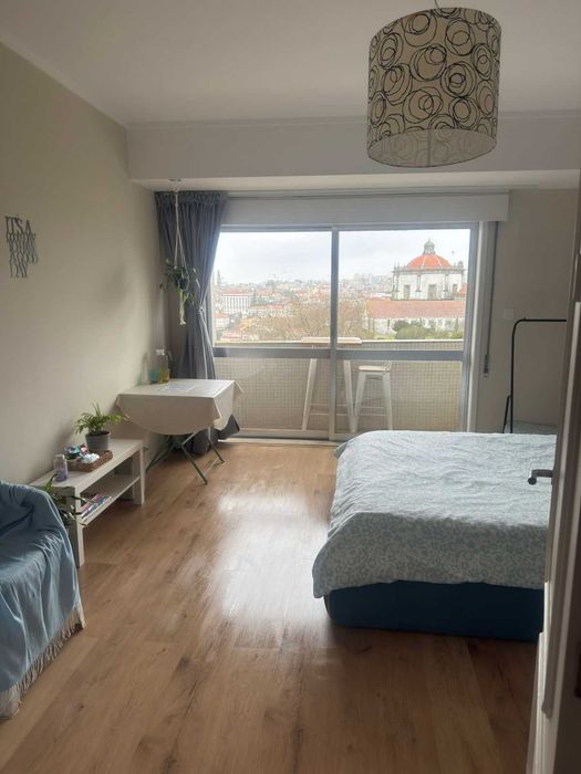 quarto de casal com varanda