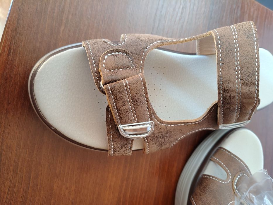 Nowe ,tanie klapki