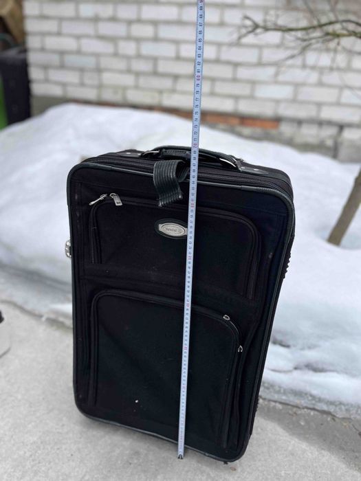 Продам чемодани на колесах