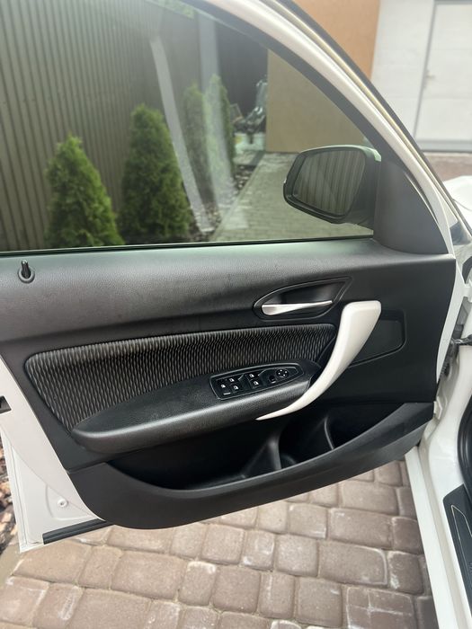 Bmw 118i 2017 року