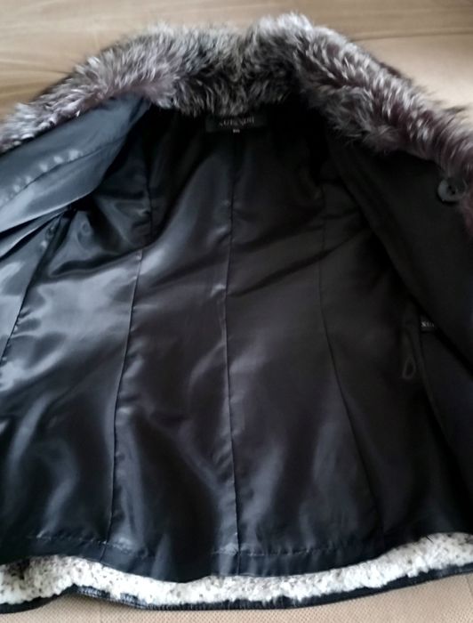 Кожаная куртка с чернобуркой.