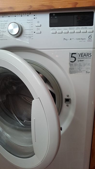 Máquina de Lavar Roupa Whirlpool 7kg (1200 RPM) – A Funcionar