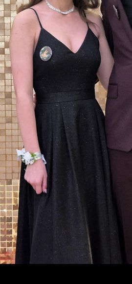 Błyszcząca sukienka studniówkowa