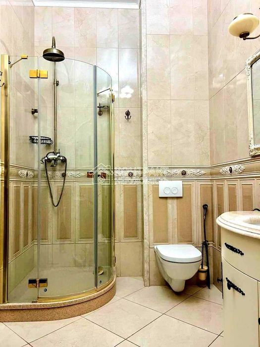 Продам будинок котедж 307 м2, з бомбосховищем, м. Студентська