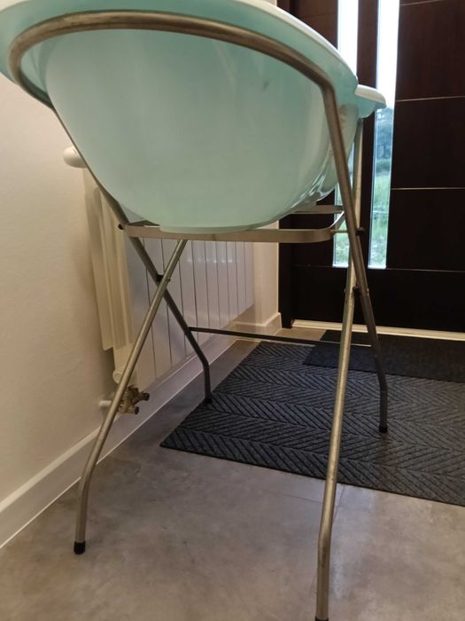 Sprzedam wanienkę dziecięcą ze stojakiem