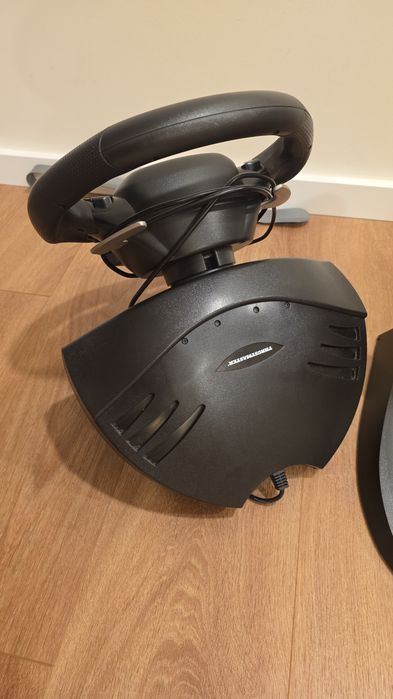 Volante com pedais thrustmaster t80 como novo
