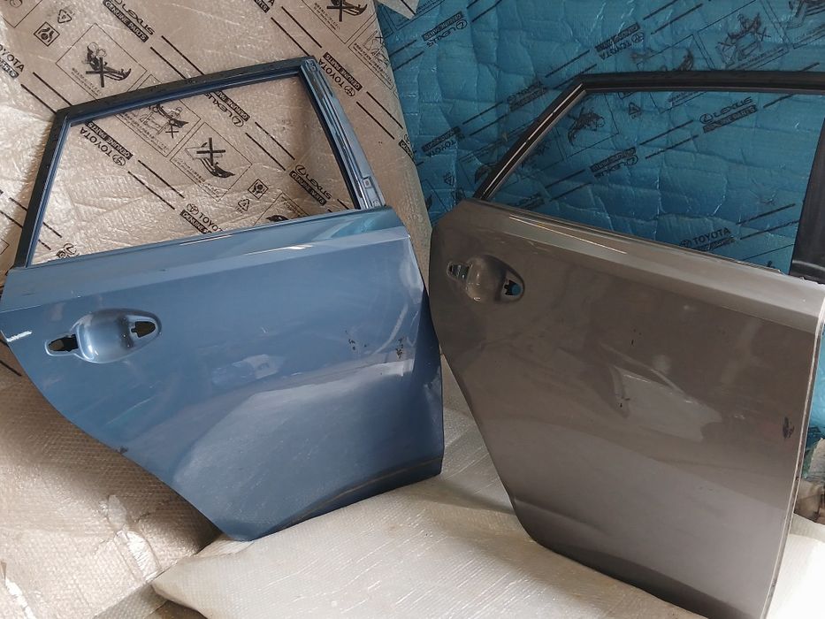 Drzwi tylne prawe TOYOTA AURIS II hb 8u6 kombi 040 1g2