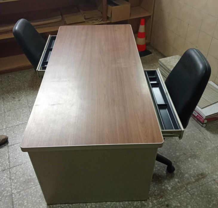 Secretária de escritório em aço para 2 pessoas