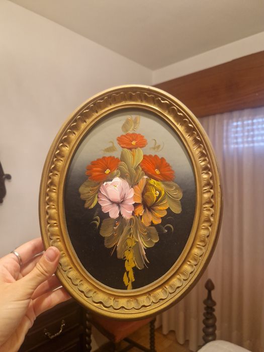 Quadro oval pintado a óleo