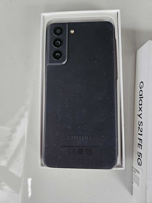 Samsung Galaxy S21 FE розбитий