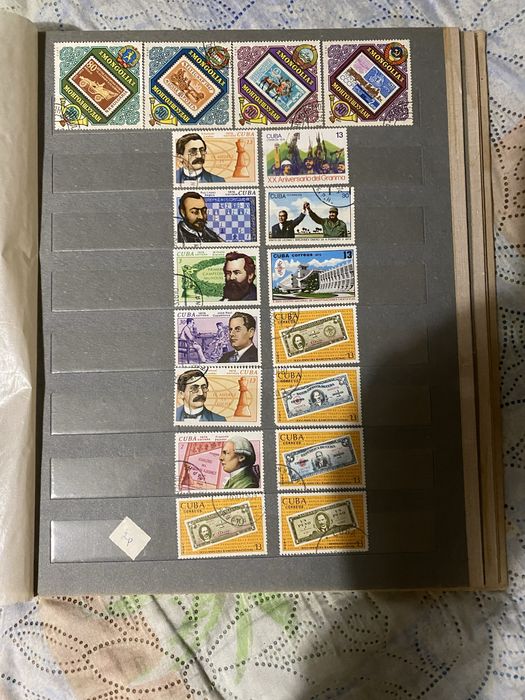 Марки минулого століття колекційні.