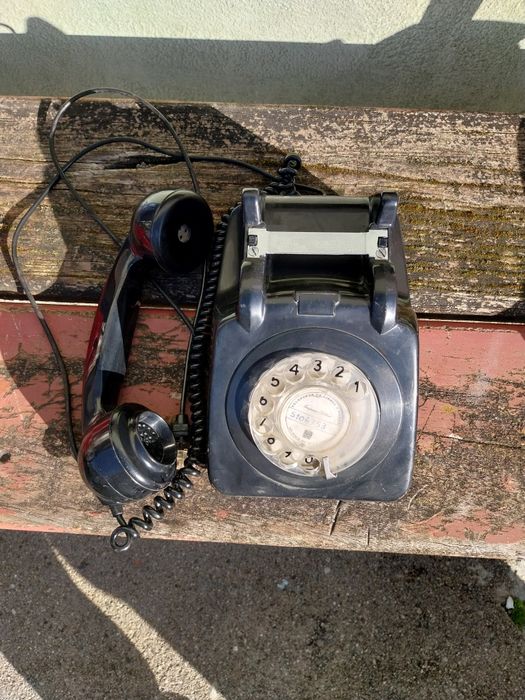 Telefone bastante antigo