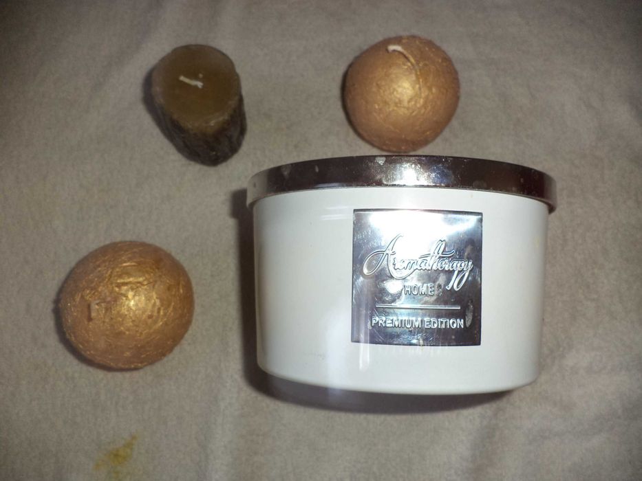 Świeczki 4 szt jedna duża zapachowa wanilia nowe