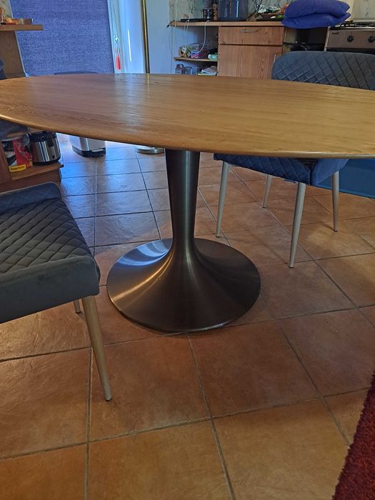 Diningtable very solid