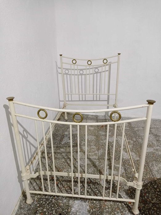 Cama antiga solteiro