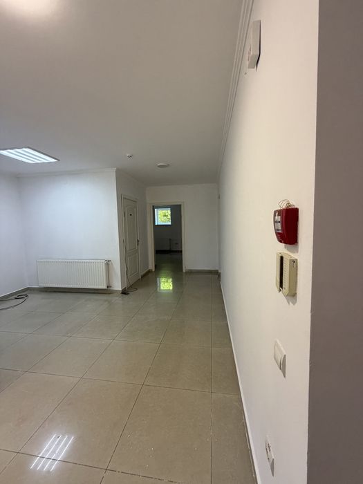Здається фасадне приміщення 60 м² у самому центрі Мукачева (під клініку, салон, офіс, шоурум)