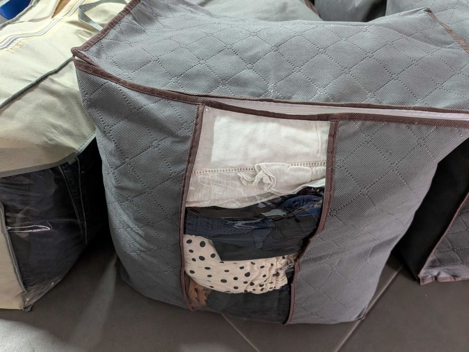 Conjunto de 7 caixas com mais de 100 peças de roupa – Mulher, Homem e Criança (menino e menina)