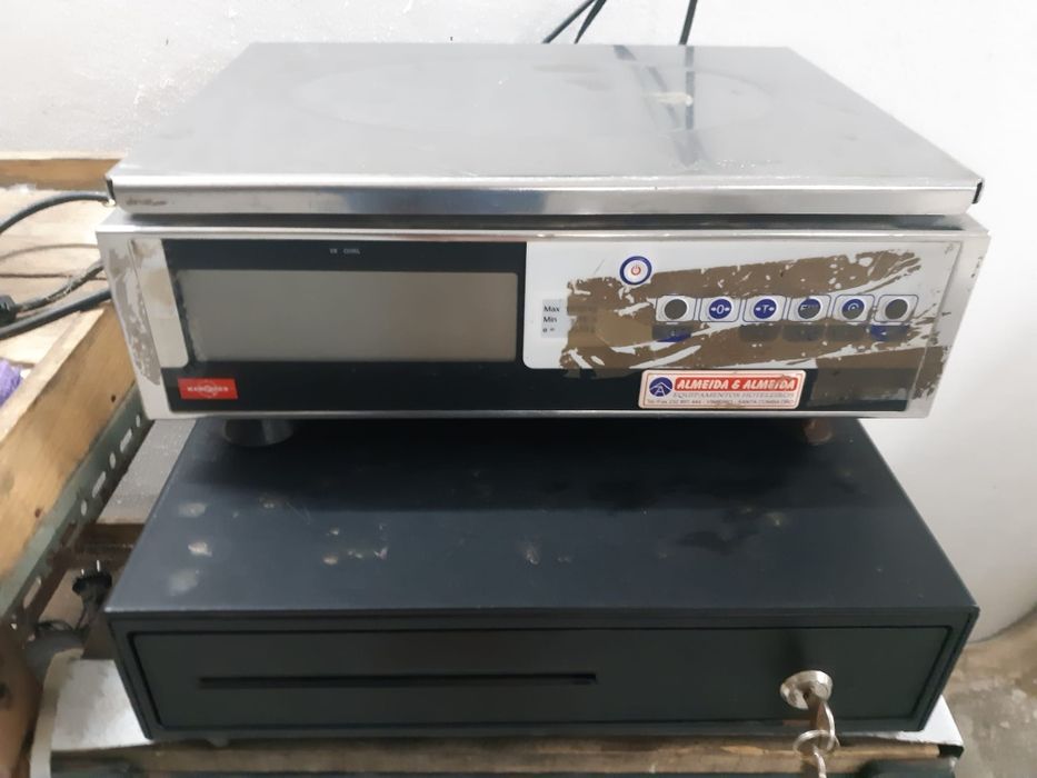 Balança com sistema de faturação e gaveta