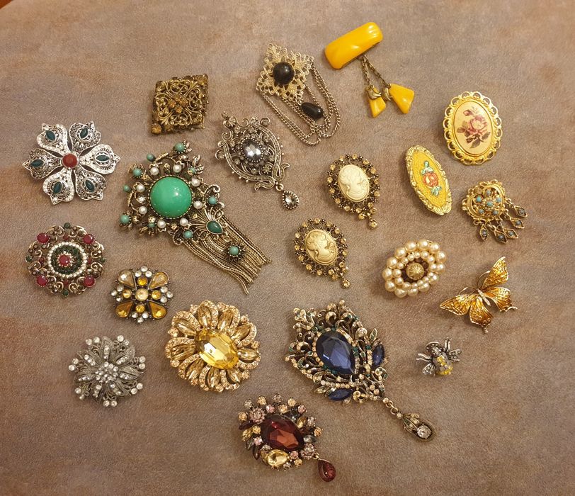 Продаю брошки / брошки-кулони / кулони