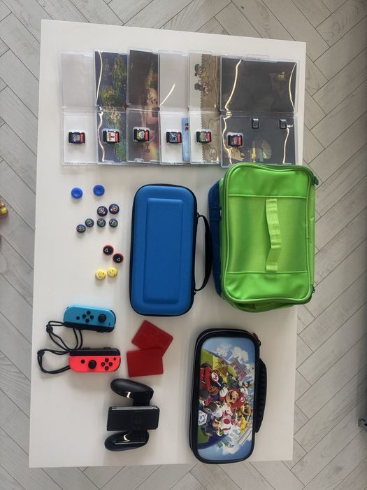 Nintendo switch zestaw ( 3xetui, 6 gier, dodatkowe pady, nakladki)