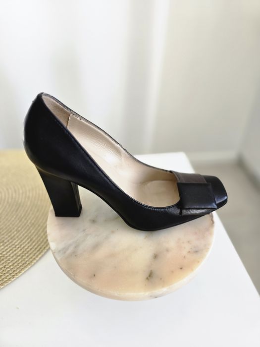 Skórzane buty na obcasie VENEZIA r.38