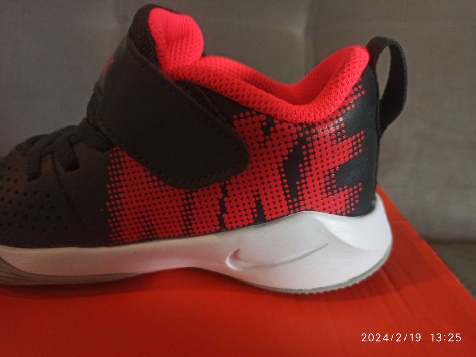 Buty sportowe chłopięce Nike 28 Nowe