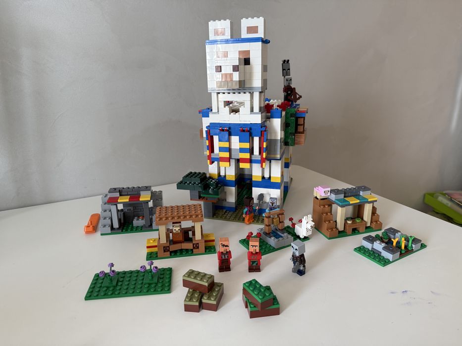 LEGO Minecraft Село лами (21188)