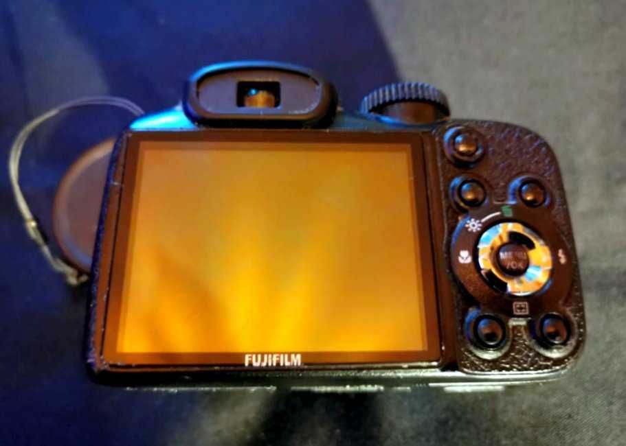 Máquina fotográfica Fujifilm FinePix S1600 com defeito